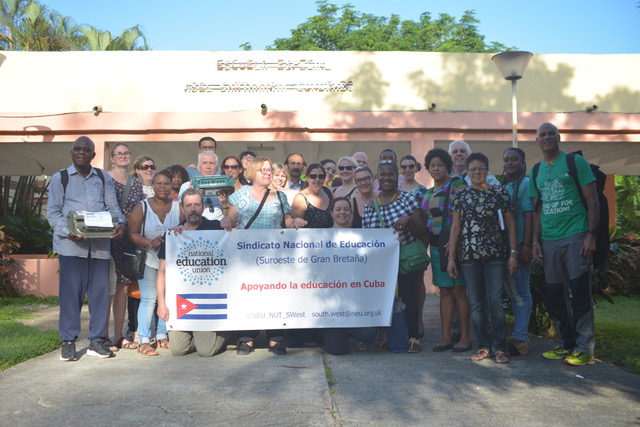 The South West Region of the NEU (NUT Section) had a special banner made for the delegation, which read "supporting education in Cuba"