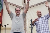Rene and Gerardo receive a standing ovation at Tolpuddle Festival (photo Mark Thomas)