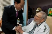 Fidel Castro greets Vietnamese President Tran Dai Quang