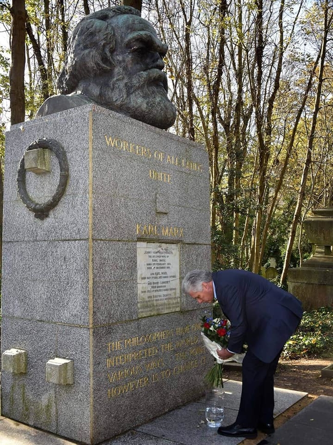 President Diaz-Canel lays a wreath at the tomb of Karl Marx