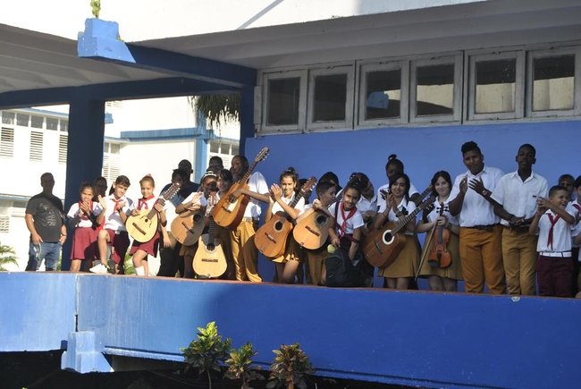 The NEU delegation visited a music school in Havana
