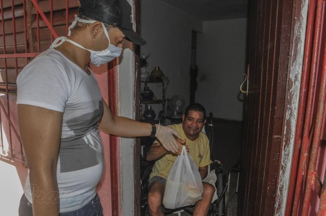 More than 71,000 individuals receive home delivery of Family Care Services. Photo: Dunia Álvarez