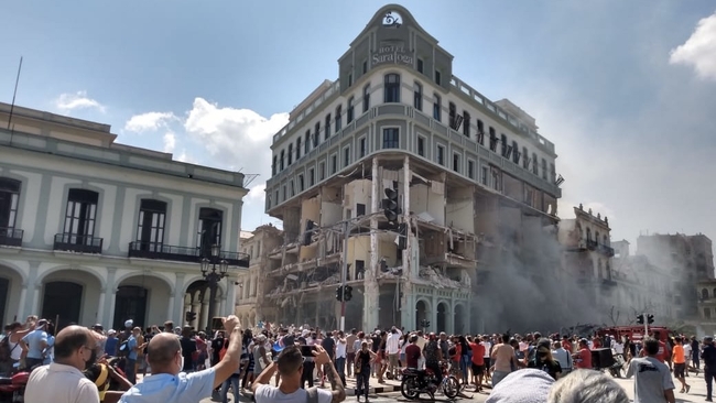 Explosion at Hotel Saratoga. Photo: Luis De Jesús