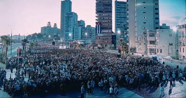 Crowds gather in solidarity with the Palestinians on the Malecón, 9 October