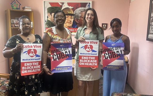 with members of the Cuban Health Workers Union (SNTS)